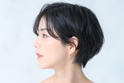 自然なシルエットのスタイル