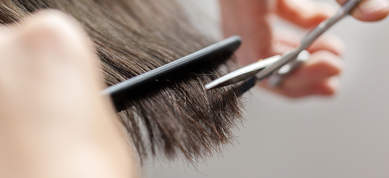 なめらかにまとまったヘアスタイル